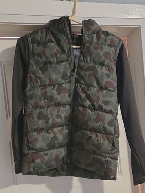 Boys Old Navy Green Camo Hooded Puffer Vest